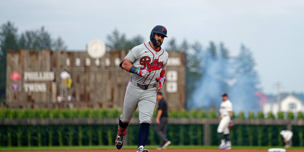 Kyle Schwarber hits two homers in 2026 MLB Field of Dreams Game