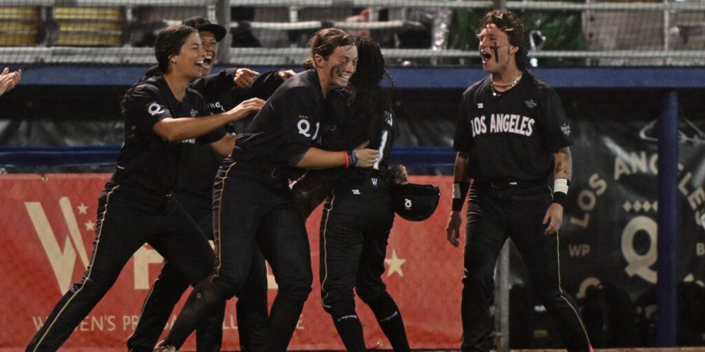 Los Angeles Queens win first Women's Professional Baseball League game