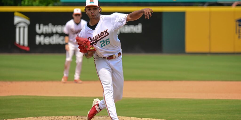 Luis De León moving to bullpen role, could join Orioles down stretch Luis De León moving to bullpen role, could join Orioles down stretch