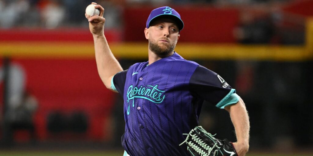 Merrill Kelly exits game with injury in 6th inning