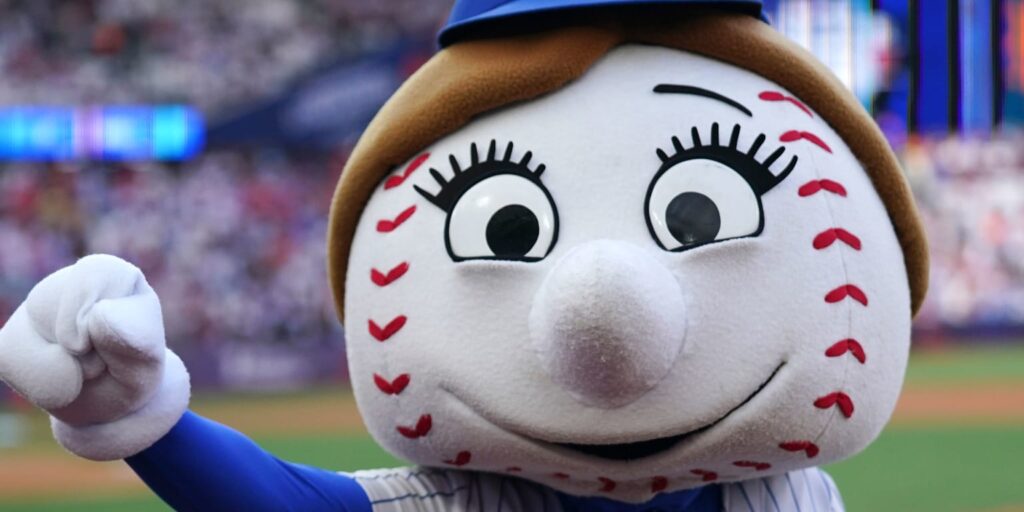 Mrs. Met elected to Mascot Hall of Fame Mrs. Met elected to Mascot Hall of Fame