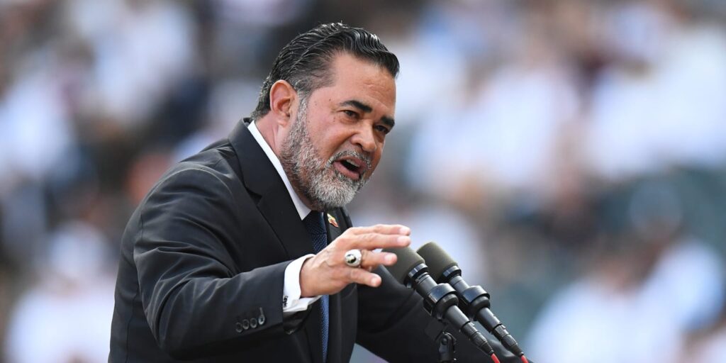 Ozzie Guillen's number 13 retired by White Sox