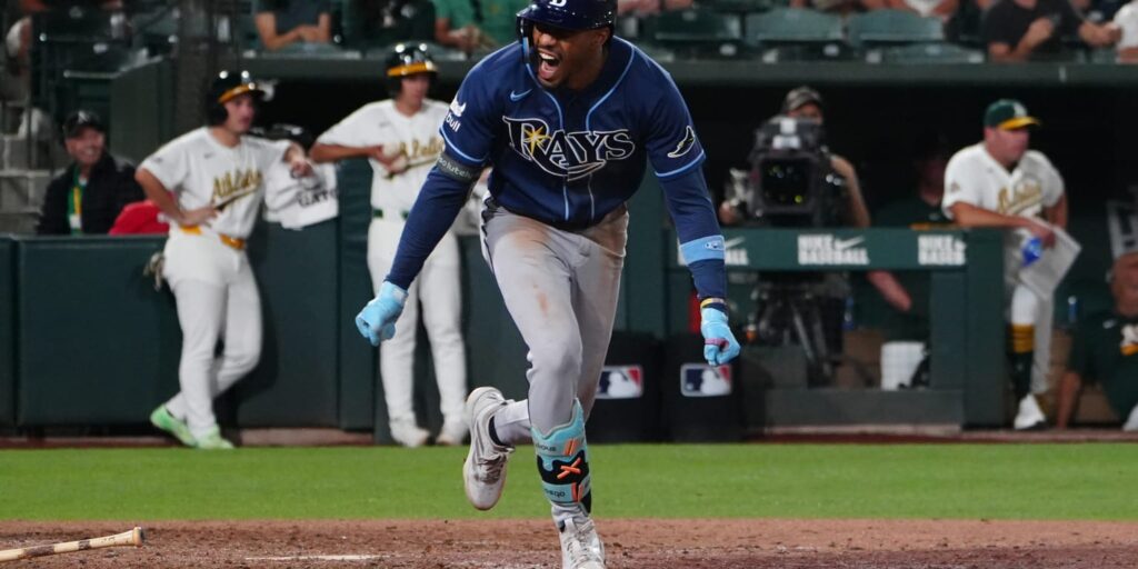 Rays win seventh straight game with eight-run eighth