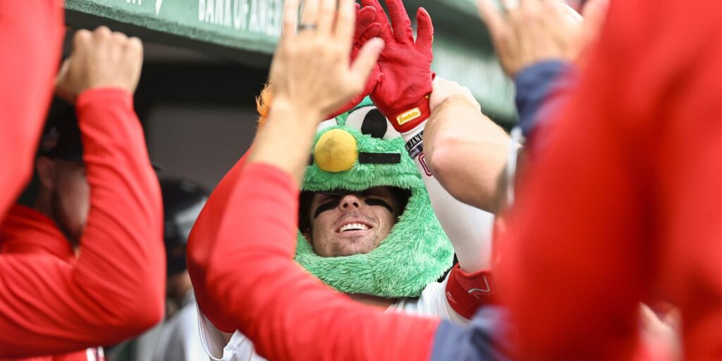 Red Sox sweep Giants to cap 5-1 homestand at Fenway Park Red Sox sweep Giants to cap 5-1 homestand at Fenway Park