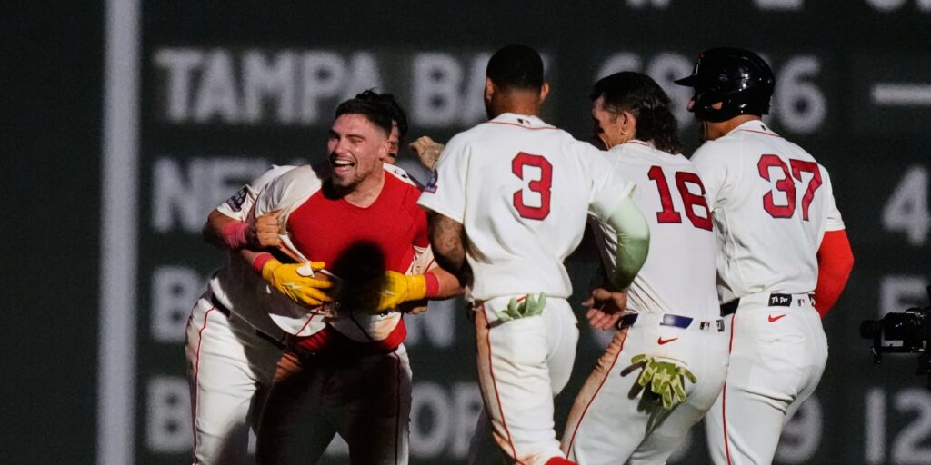Red Sox walk it off in 13 innings to win 8th straight