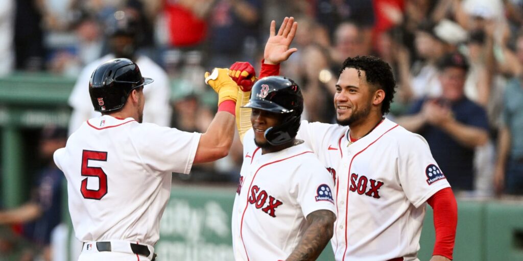 Red Sox win 6th straight with 14-run outburst against White Sox