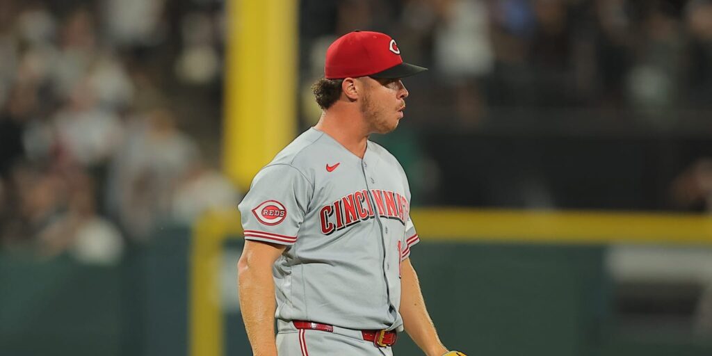 Reds string together eighth-inning rally in comeback win vs. White Sox