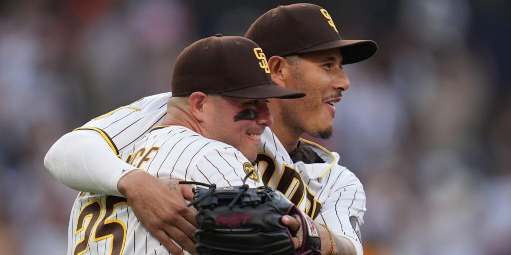 Role players continue driving Padres' Wild Card run