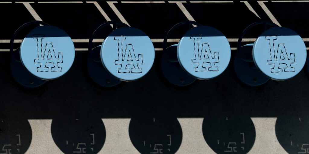 Sale of Lakers has no impact on Dodgers