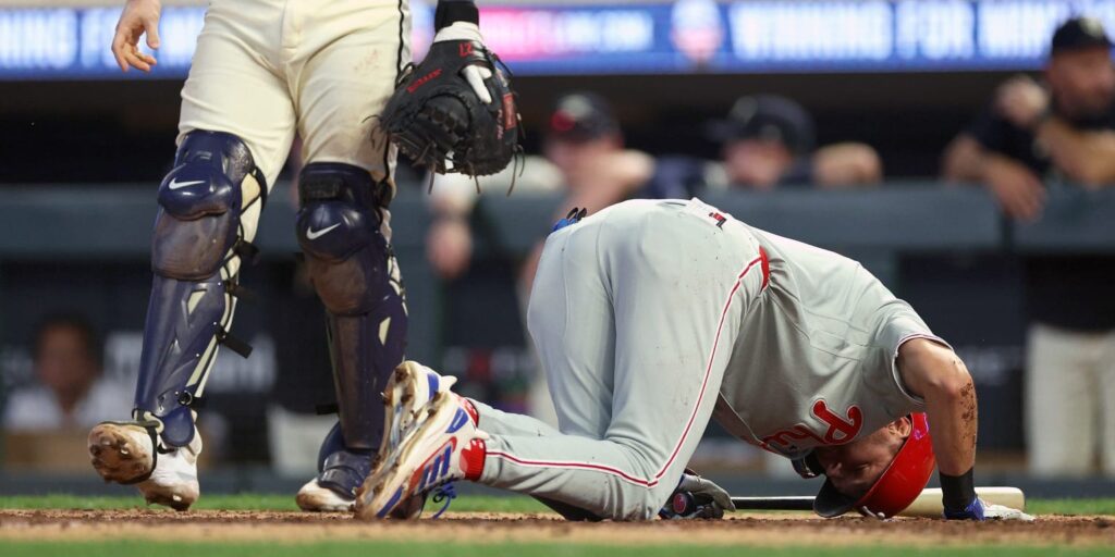 Trea Turner avoids injury after fouling ball off knee