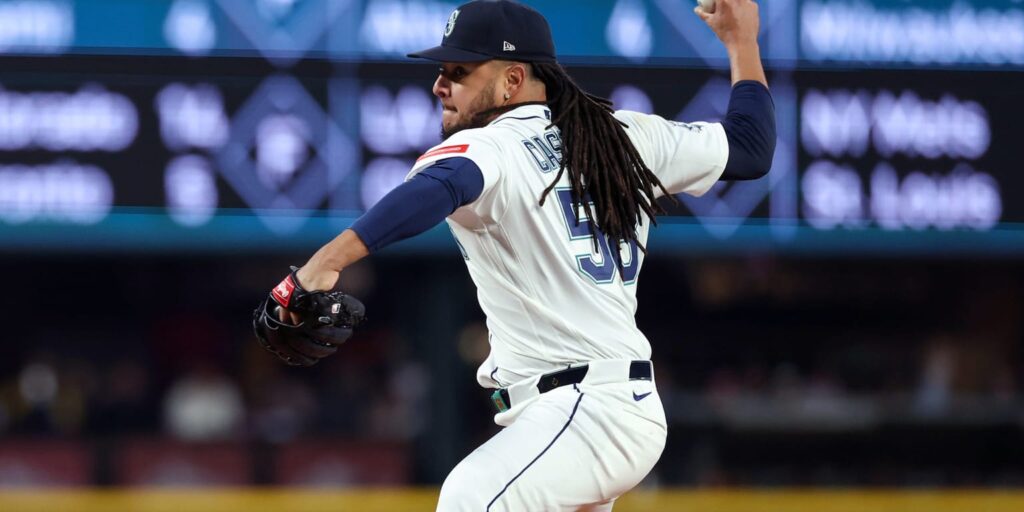 White Sox acquire Luis Castillo from Mariners (source) White Sox acquire Luis Castillo from Mariners (source)