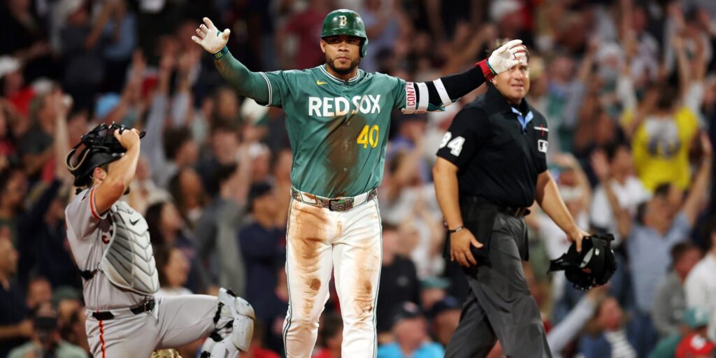 Willson Contreras hits mammoth three-run homer in Red Sox win