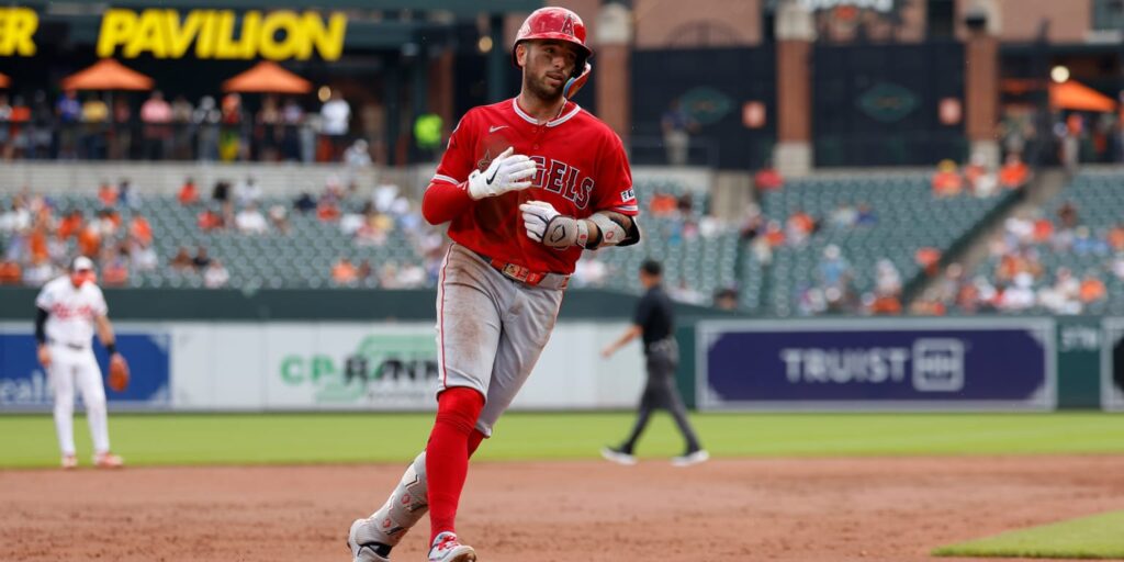 Zach Neto becomes 1st Angels shortstop to hit 20 HRs, 20 doubles in 3 straight seasons