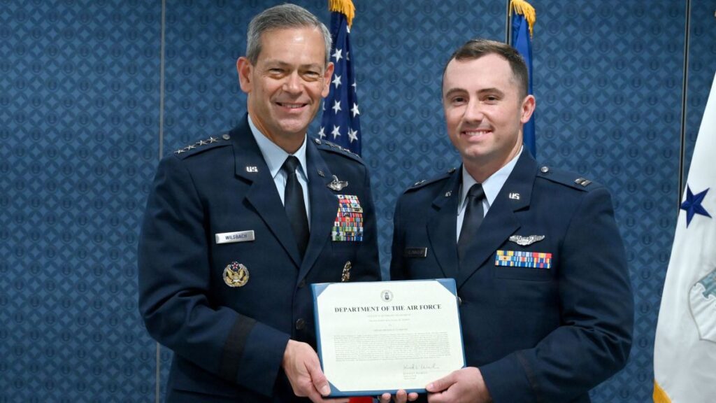 F-22 pilot awarded Air Force’s top flight safety honor 