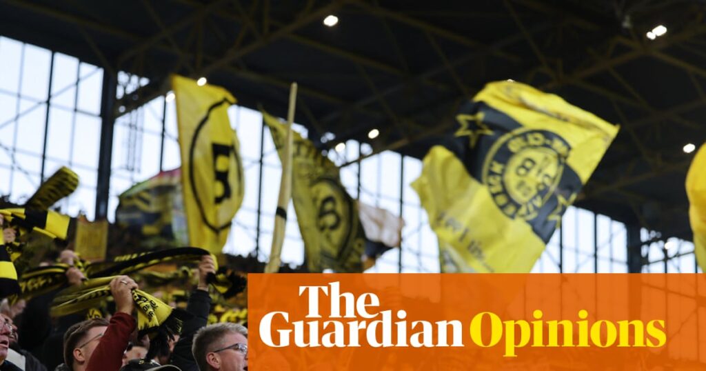 A phone-free Yellow Wall: are Dortmund urging fans to be present or policing them? | Soccer A phone-free Yellow Wall: are Dortmund urging fans to be present or policing them? | Soccer