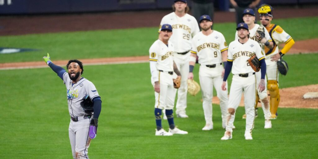 Brewers game-ending double play overturned in World Series Game 1