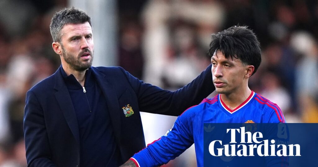Carrick brushes off Martínez’s failure to apologise publicly to United director Wilcox | Manchester United