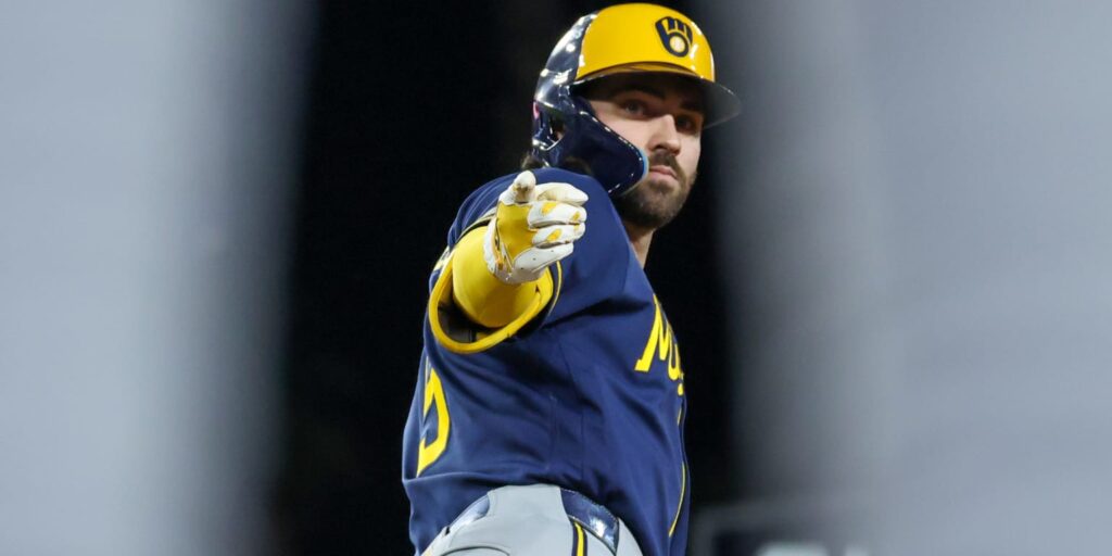 Garrett Mitchell hits go-ahead homer to send Brewers to World Series