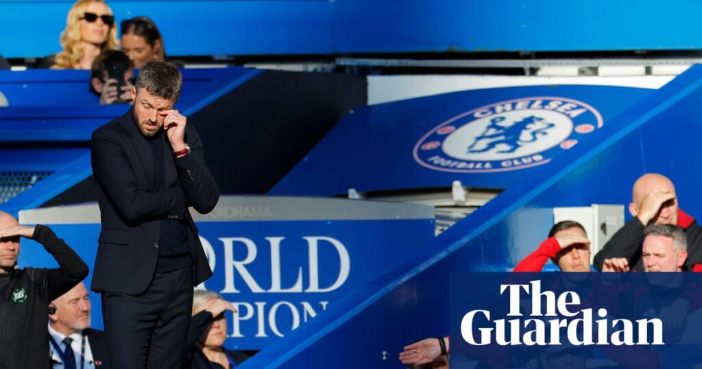 Manchester United crisis deepens with Chelsea defeat and Martínez red card | Premier League
