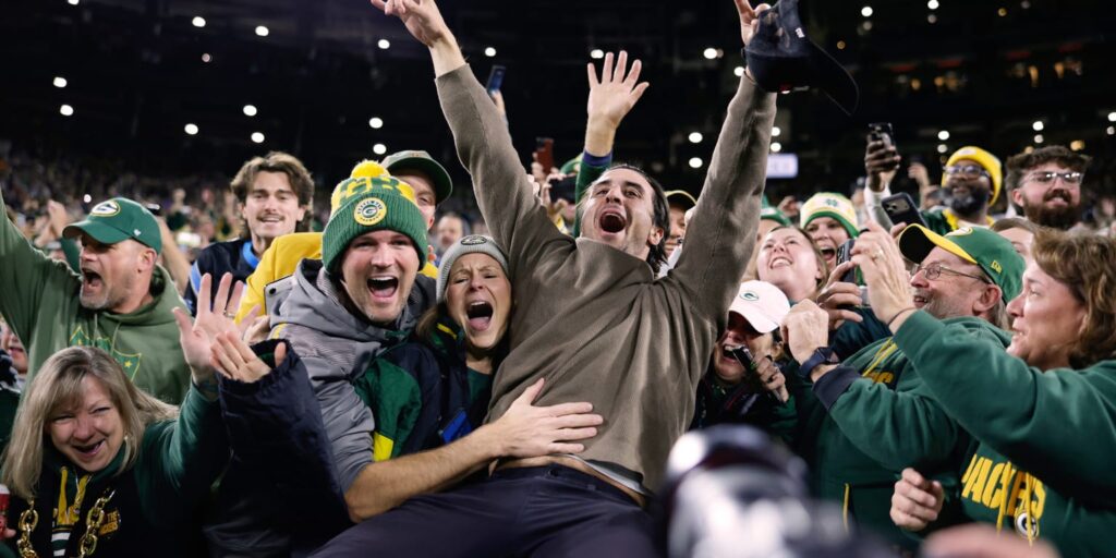 Sal Frelick does Laumbeau Leap as Brewers go to Packers game