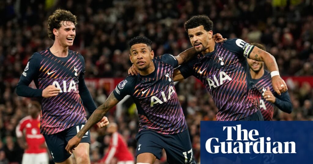 Solanke strikes late as 10-man Spurs salvage point at Manchester United | Premier League